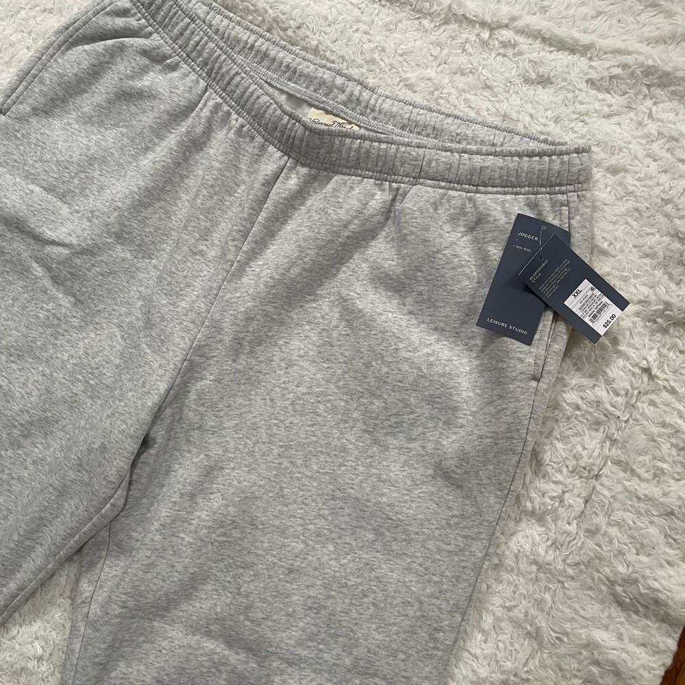 Universal Thread Light Gray men’s Joggers